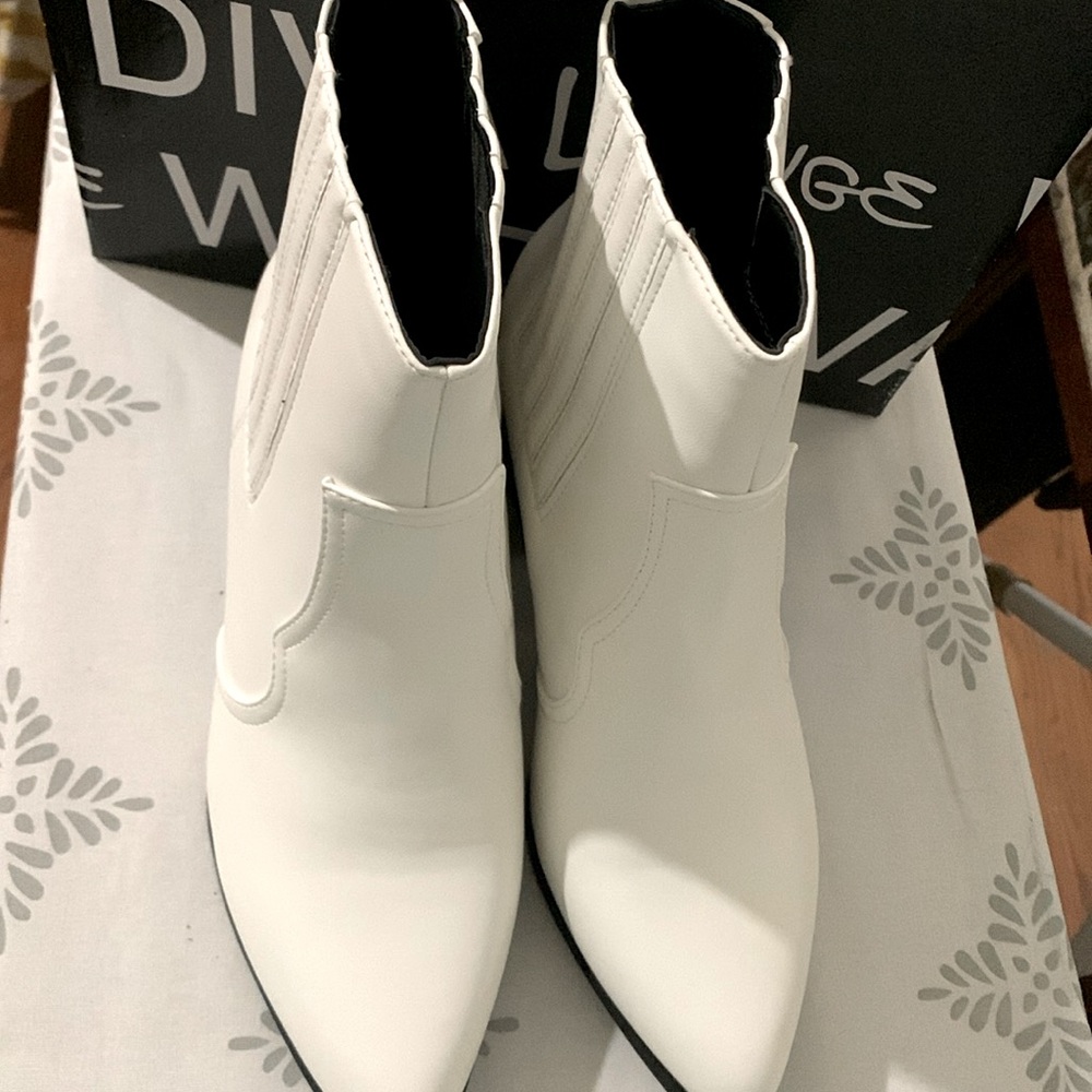 Wild Diva Kendra Ankle Lounge Cowboy Boots
